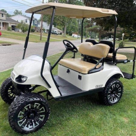 WHITE 2009 EZGO TXT GAS GOLF CART