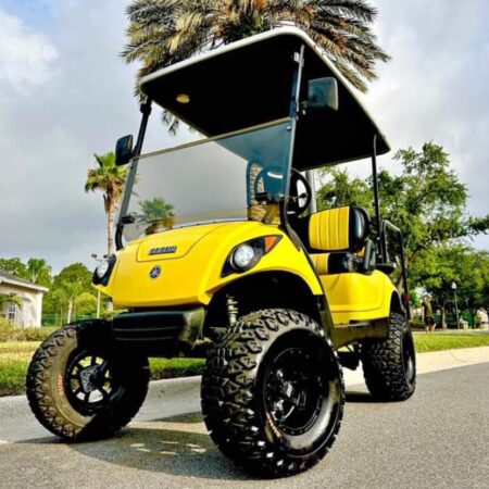 2015 GAS Yamaha LIFTED Golf Cart.