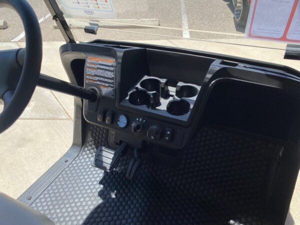 2024 EZGO VALOR 48V FOUR PASSENGER ELECTRIC GOLF CART. - Image 2