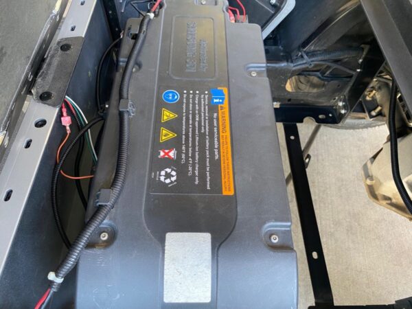 2018 EZGO EZGO TXT Lithium Electric - Image 2