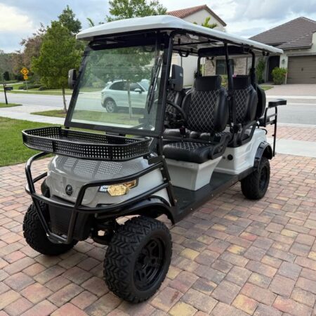 2023 EPIC E60L, Lifted, 6 passenger Golf Cart