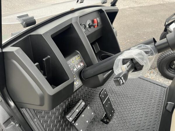 Bright White 2025 Cushman® Hauler 1200X Gas. - Image 2