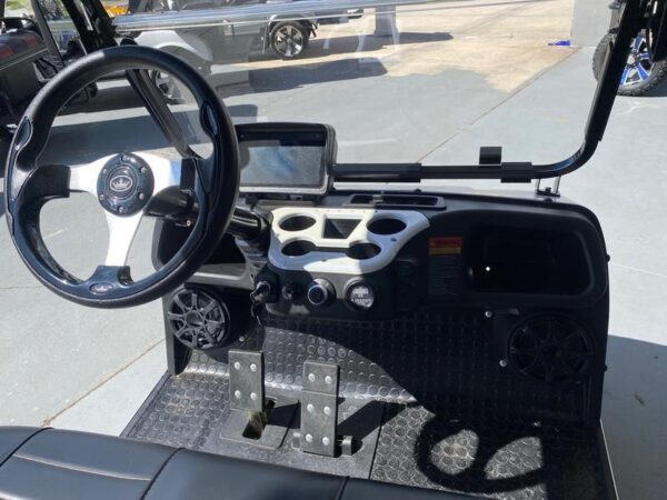 Mineral White 2025 Evolution Electric Vehicles Carrier 6 Plus. - Image 4