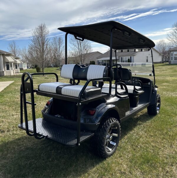 2019 EZGO EZGO Express L6 Gas - Image 12