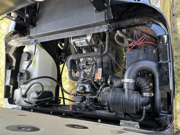 2019 EZGO EZGO Express L6 Gas - Image 3