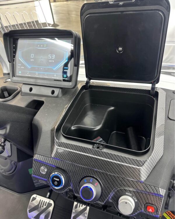 2025 EVOLUTION EV DMAX GT4 Lithium Electric Golf Cart - Image 9